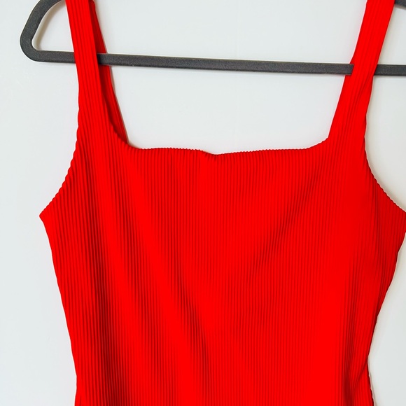 COS Scoop-Neck Ribbed Bright Ted Ribbed Swimsuit - Picture 4 of 9